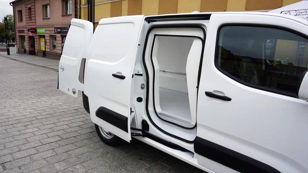 Zabudowa izotermiczna na Oplu Combo Cargo