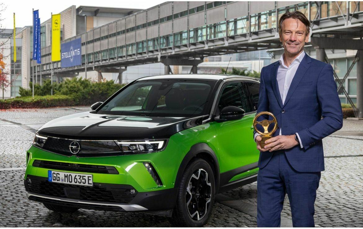 Nowy Opel Mokka-e zdobywa „Złotą Kierownicę 2021”